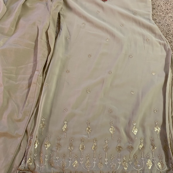 Punjabi suit with pant ( brand new) - Picture 4 of 4